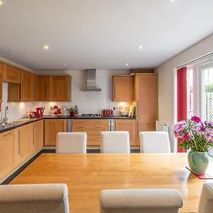 4 Bedroom House In Ilkley Addingham