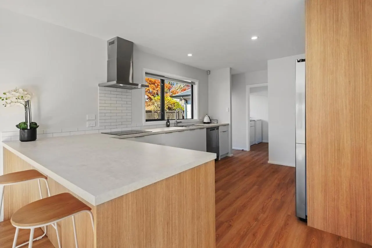 Private, Family-Friendly Home, 4Br By Airport & Free Parking Christchurch Casa de Férias